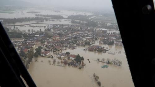 Versa sommersa vista dall'elicottero della Protezione civile